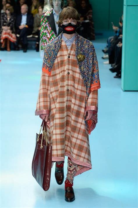 collezione gucci inverno 2018|La sfilata di Gucci della collezione autunno inverno alla Milano .